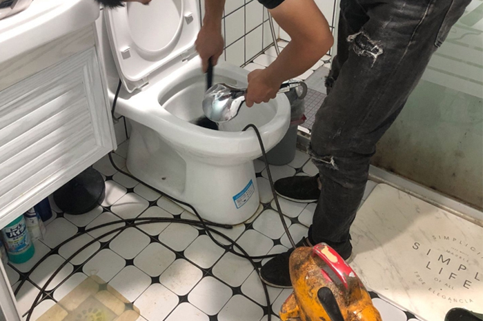 汉南马桶堵塞自己疏通还是找师傅?专业上门服务让你省时更省心