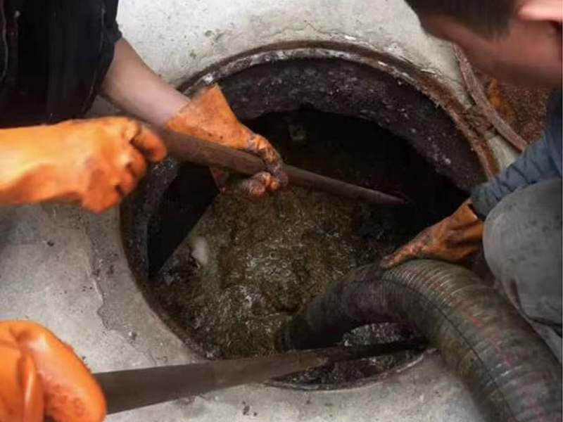 汉南清理化粪池时如何避免沼气的危害?